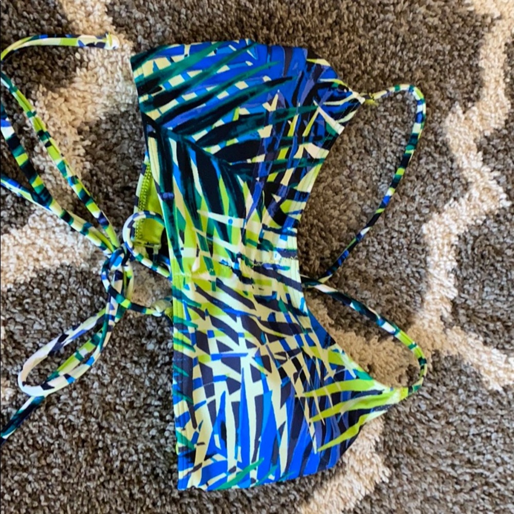 Super cute bikini top